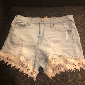 Alta’D State ripped shorts with lace